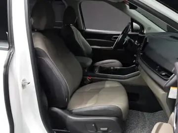 2024 Kia Carnival с пробегом 16 733 км