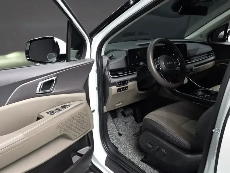 2024 Kia Carnival с пробегом 16 733 км