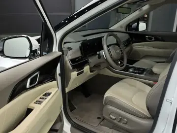 2024 Kia Carnival с пробегом 12 815 км