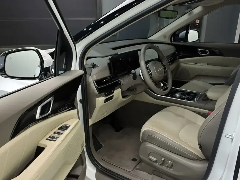 2024 Kia Carnival с пробегом 12 815 км