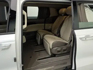 2024 Kia Carnival с пробегом 12 815 км