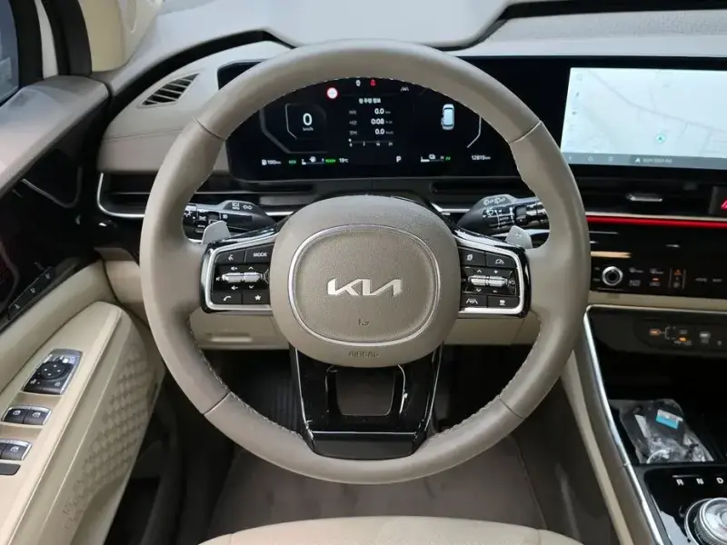 2024 Kia Carnival с пробегом 12 815 км