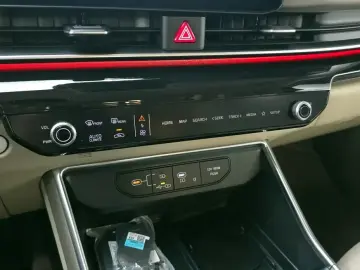 2024 Kia Carnival с пробегом 12 815 км