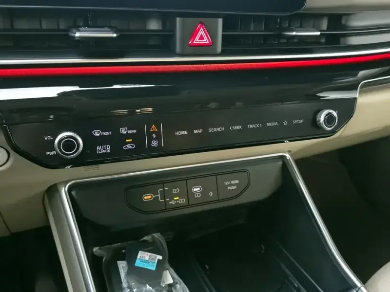 2024 Kia Carnival с пробегом 12 815 км