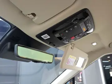 2024 Kia Carnival с пробегом 12 815 км