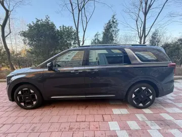 2024 Kia Carnival с пробегом 33 000 км