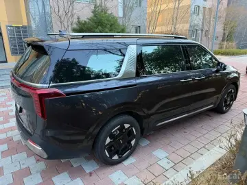 2024 Kia Carnival с пробегом 33 000 км