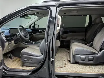 2024 Kia Carnival с пробегом 18 839 км