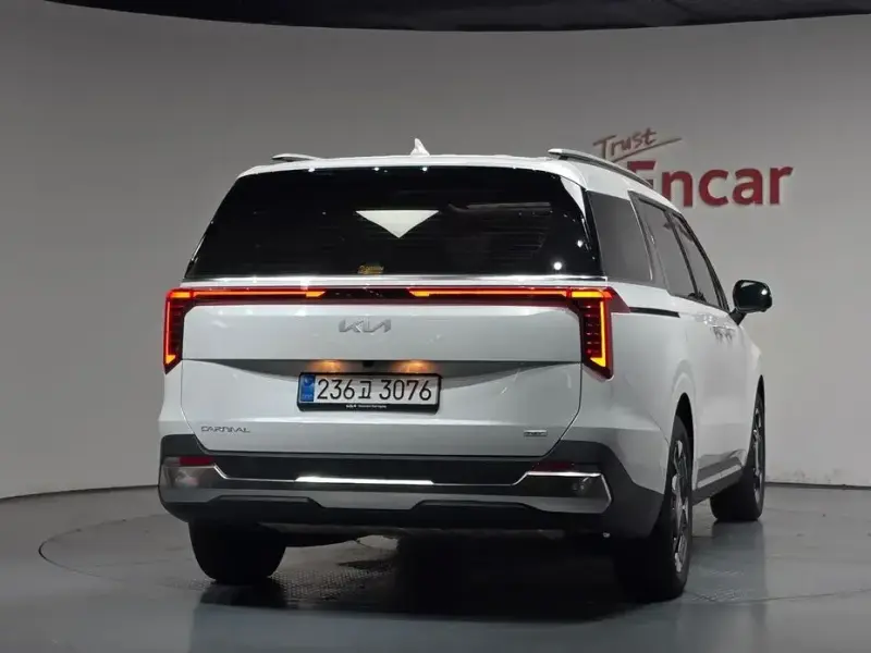 2025 Kia Carnival с пробегом 9 253 км