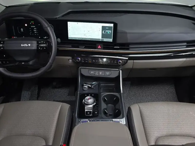 2025 Kia Carnival с пробегом 9 253 км