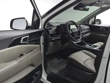 2025 Kia Carnival с пробегом 9 253 км