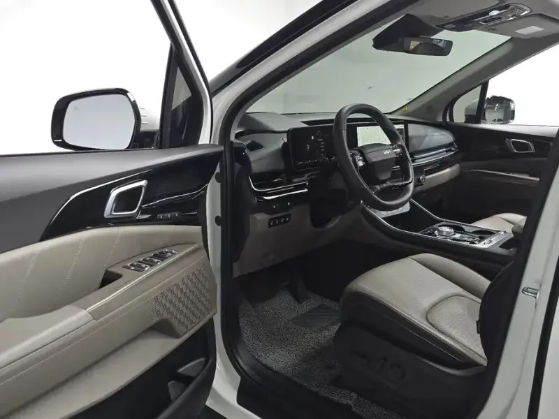 2025 Kia Carnival с пробегом 9 253 км