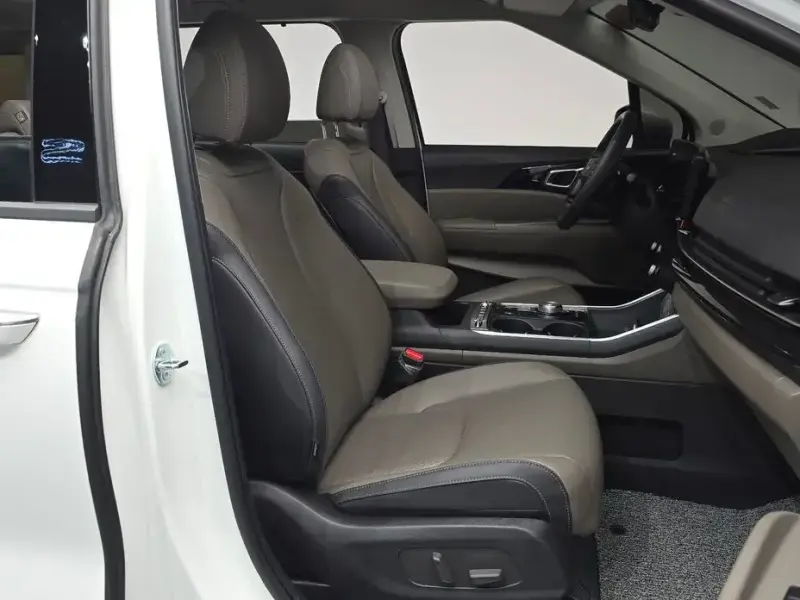 2025 Kia Carnival с пробегом 9 253 км