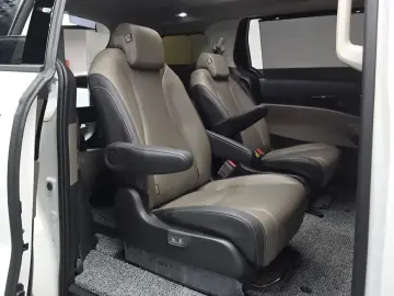 2025 Kia Carnival с пробегом 9 253 км