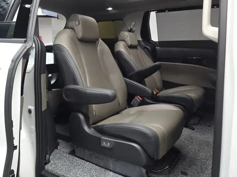2025 Kia Carnival с пробегом 9 253 км