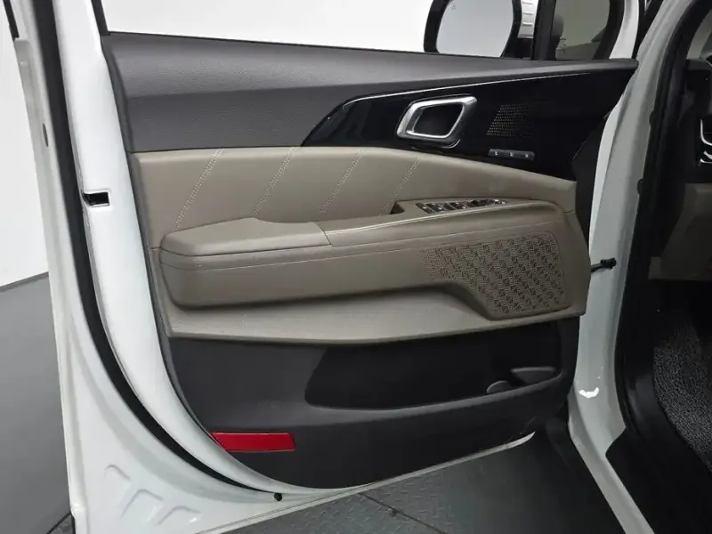 2025 Kia Carnival с пробегом 9 253 км