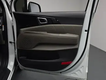2025 Kia Carnival с пробегом 9 253 км
