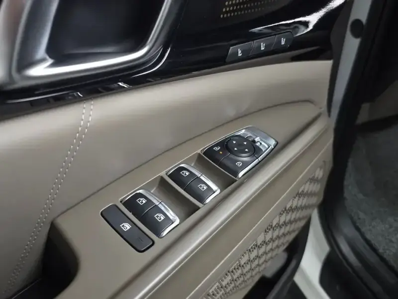 2025 Kia Carnival с пробегом 9 253 км