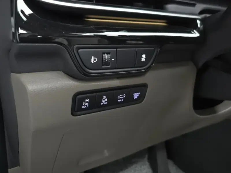 2025 Kia Carnival с пробегом 9 253 км