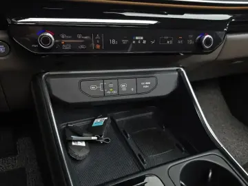 2025 Kia Carnival с пробегом 9 253 км