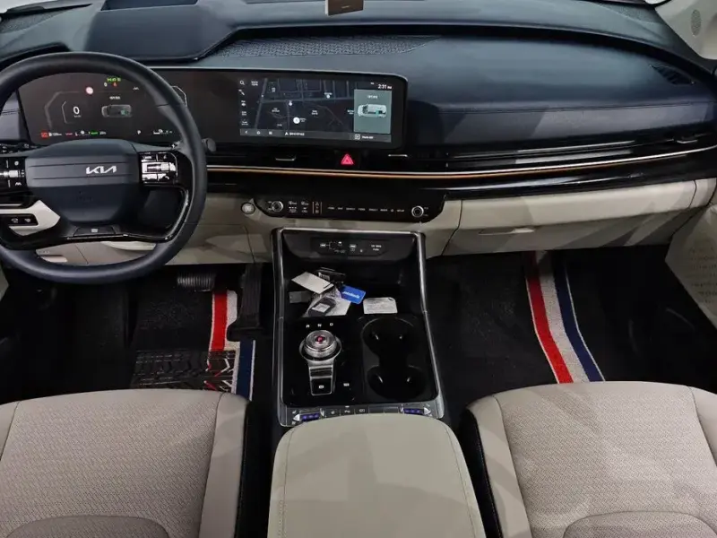 2025 Kia Carnival с пробегом 7 136 км