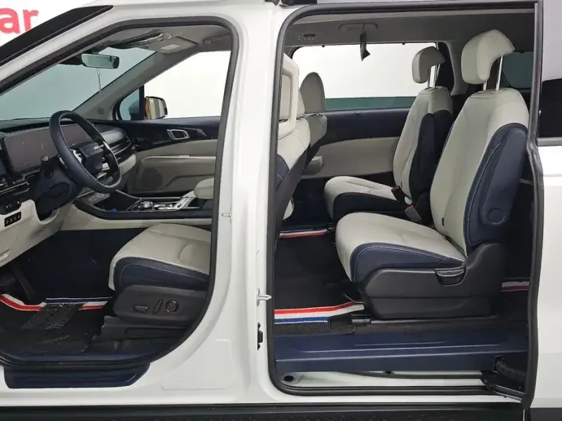 2025 Kia Carnival с пробегом 7 136 км