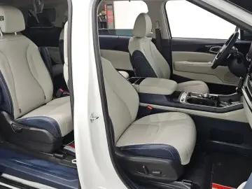 2025 Kia Carnival с пробегом 7 136 км