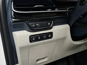 2025 Kia Carnival с пробегом 7 136 км