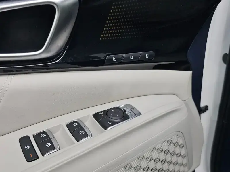 2025 Kia Carnival с пробегом 7 136 км