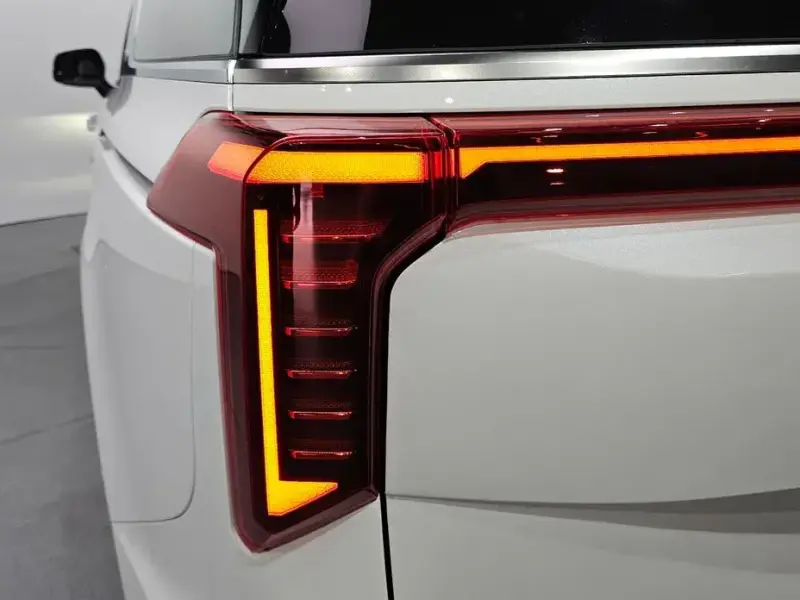 2025 Kia Carnival с пробегом 7 136 км