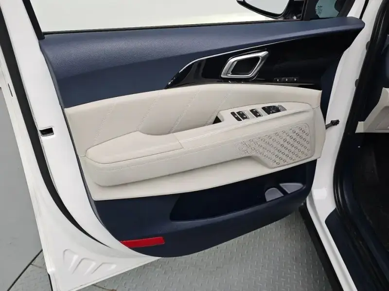 2025 Kia Carnival с пробегом 7 136 км