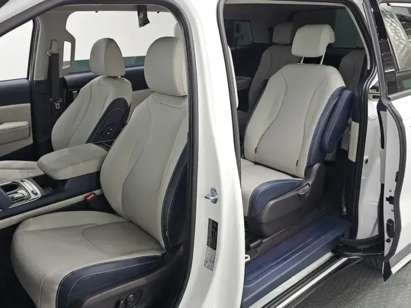 2025 Kia Carnival с пробегом 7 136 км