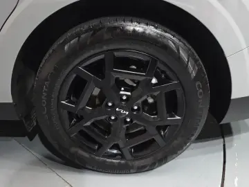 2024 Kia Carnival с пробегом 42 093 км