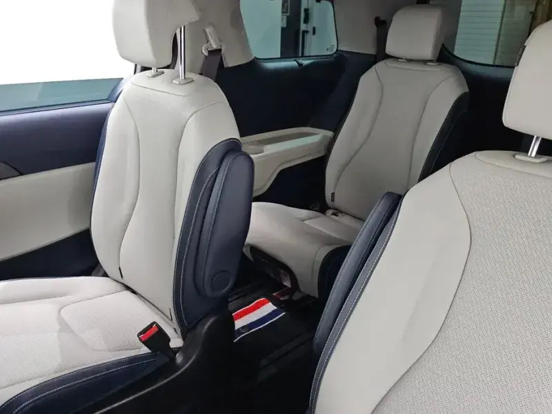 2025 Kia Carnival с пробегом 7 136 км