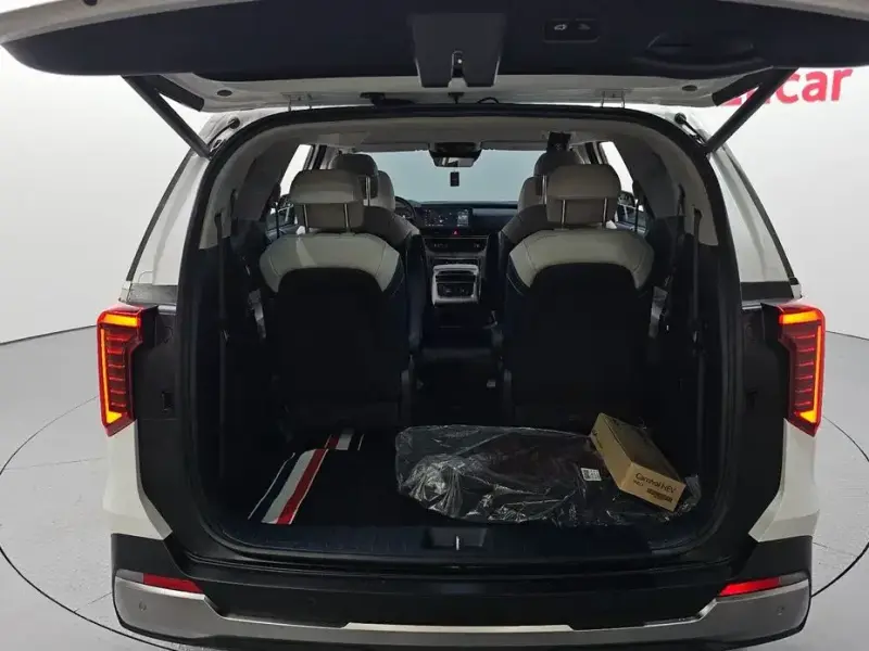 2025 Kia Carnival с пробегом 7 136 км