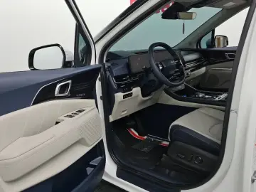 2025 Kia Carnival с пробегом 7 136 км
