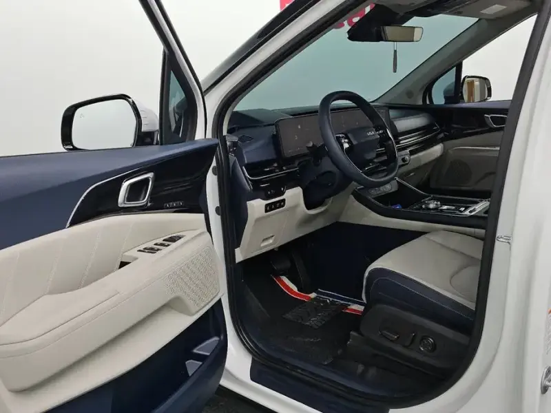 2025 Kia Carnival с пробегом 7 136 км
