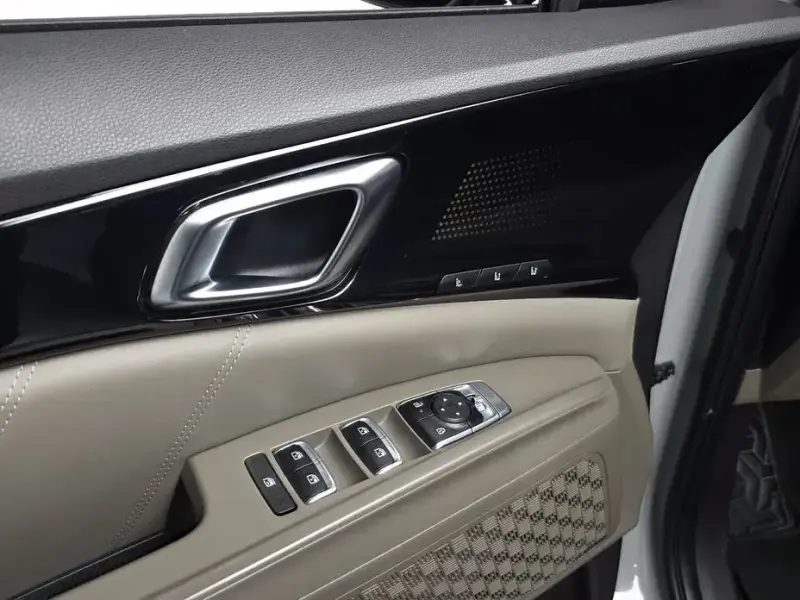 2024 Kia Carnival с пробегом 42 093 км