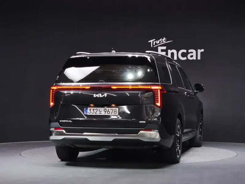 2025 Kia Carnival с пробегом 4 396 км
