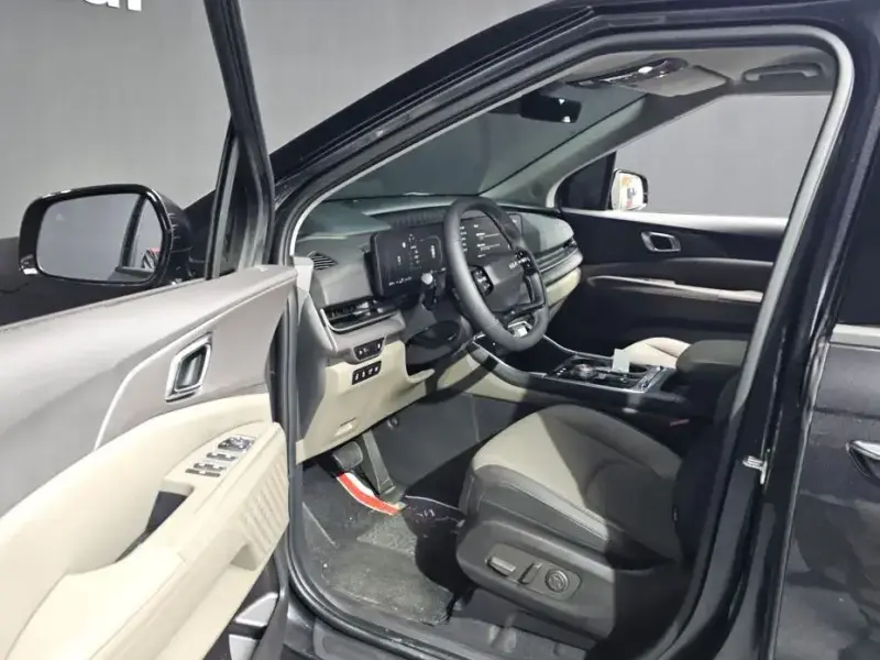 2025 Kia Carnival с пробегом 4 396 км