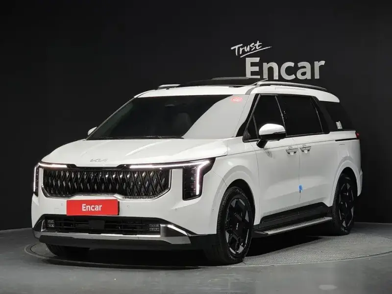 2024 Kia Carnival с пробегом 10 457 км