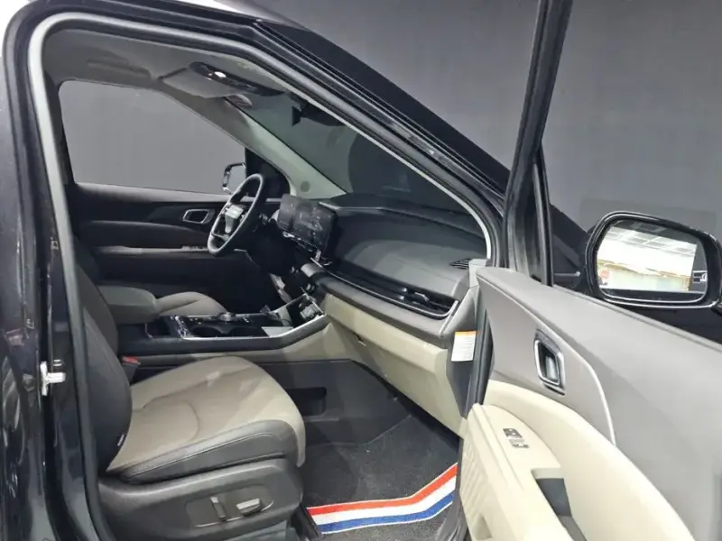 2025 Kia Carnival с пробегом 4 396 км