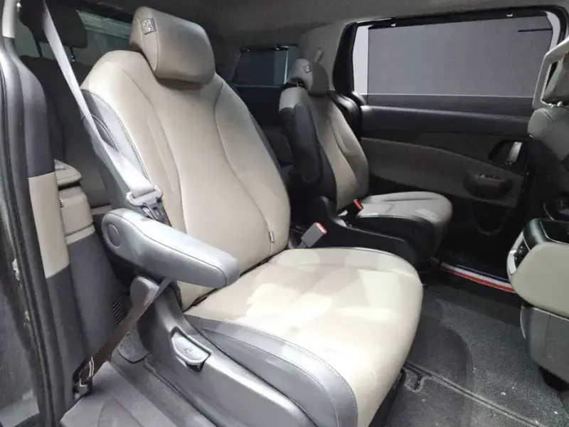 2025 Kia Carnival с пробегом 4 396 км