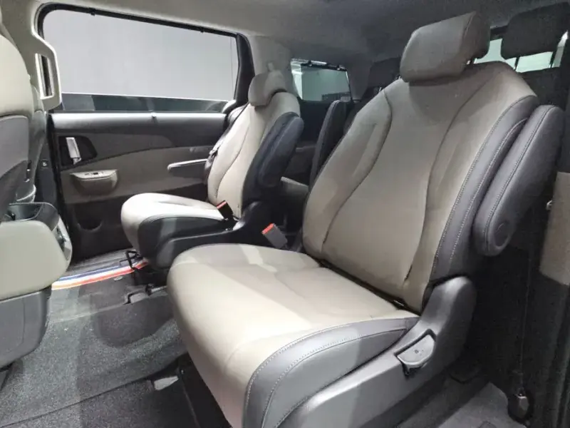 2025 Kia Carnival с пробегом 4 396 км