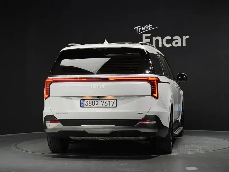 2024 Kia Carnival с пробегом 10 457 км