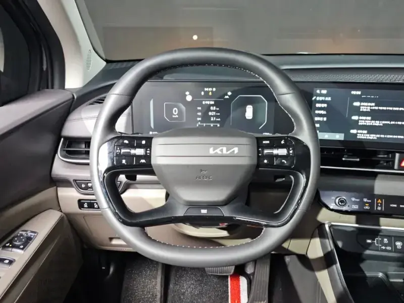 2025 Kia Carnival с пробегом 4 396 км