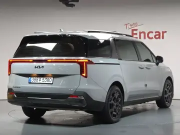 2025 Kia Carnival с пробегом 10 917 км