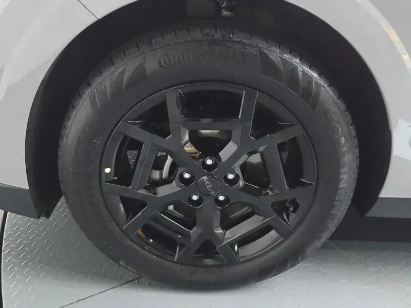 2025 Kia Carnival с пробегом 10 917 км