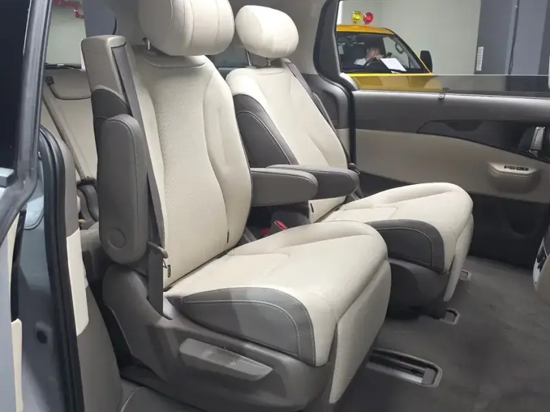 2025 Kia Carnival с пробегом 10 917 км
