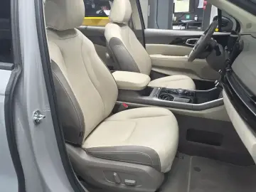 2025 Kia Carnival с пробегом 10 917 км